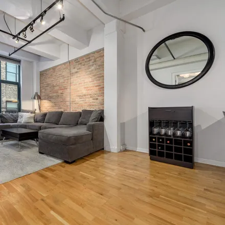 Image 2 - 350-372 West Ontario Street, Chicago, IL 60654, USA - Loft for sale