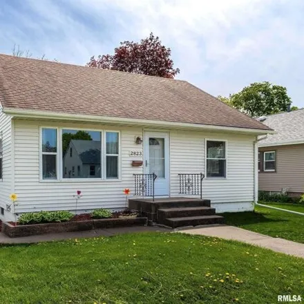 Buy this 3 bed house on 2843 Bellevue Avenue in Pleasant Valley Township, Bettendorf