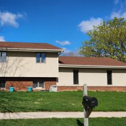Buy this 4 bed house on 993 East Sunset Avenue in Appleton, WI 54911