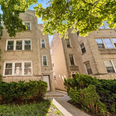 Buy this 6 bed duplex on 5709 North Spaulding Avenue in Chicago, IL 60659