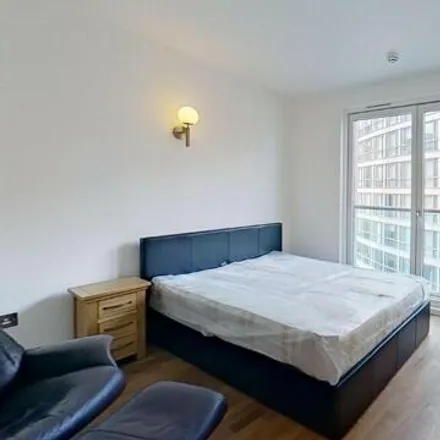 Image 3 - New Providence Wharf, 1 Fairmont Avenue, London, E14 9PF, United Kingdom - Apartment for rent