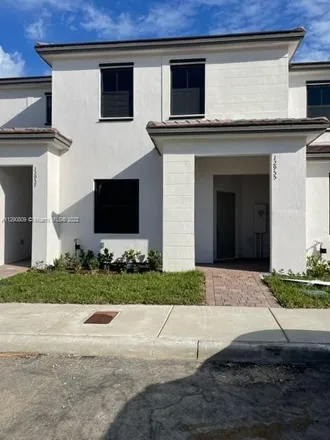 Rent this 3 bed townhouse on 7 Lake Shore Drive in Newport, Key Largo