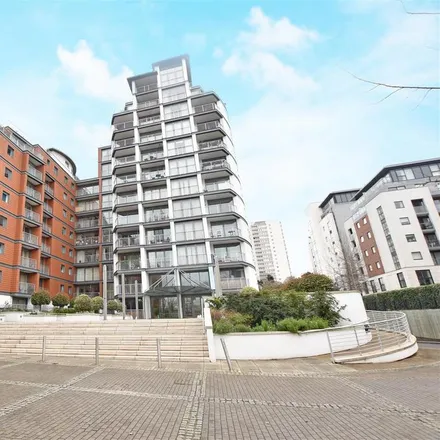 Rent this 3 bed apartment on unnamed road in London, TW8 0FB