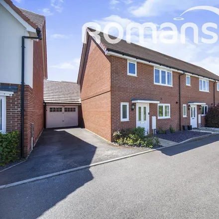 Rent this 3 bed house on Potter Crescent in Wokingham, RG41 1AN