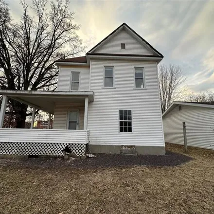 Buy this studio house on 506 Durley Street in Greenville, IL 62246