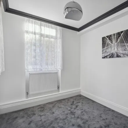 Image 7 - Eamont Court, 102-111 Mackennal Street, London, NW8 7DT, United Kingdom - Apartment for rent