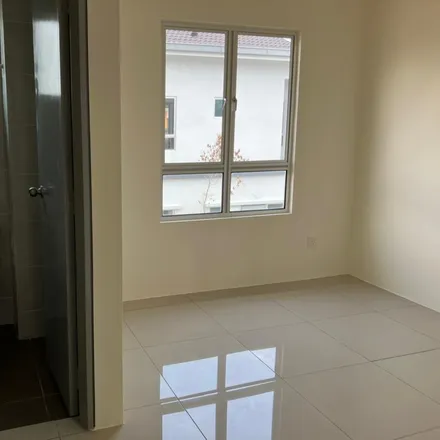 Image 1 - Jalan Temenggung 18, Taman Sentosa Perdana, 40470 Klang City, Selangor, Malaysia - Apartment for rent