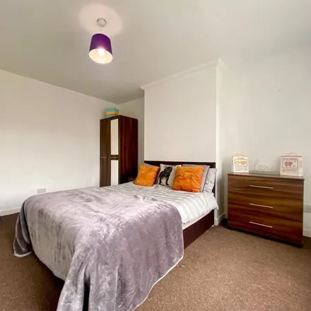 Image 1 - 35 Glenmoor Road, Stockport, SK1 4EB, United Kingdom - Room for rent