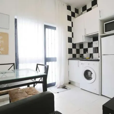 Image 8 - Calle de Cerecinos, 28026 Madrid, Spain - Apartment for rent