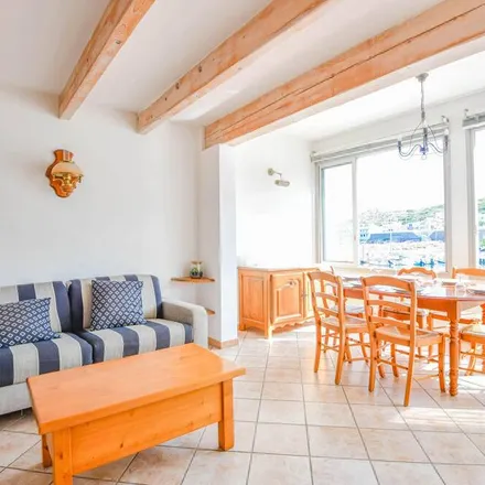 Rent this 2 bed house on 13008 Marseille
