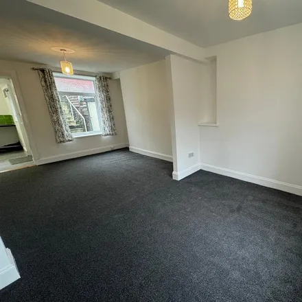 Image 3 - Park Street, Clydach Vale, CF40 2BT, United Kingdom - Townhouse for rent