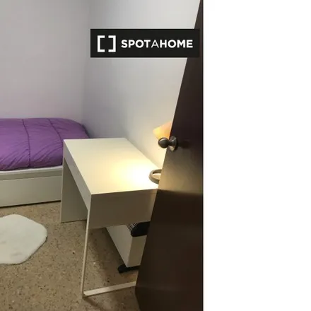Rent this 4 bed room on Carrer de Provença in 591, 08026 Barcelona