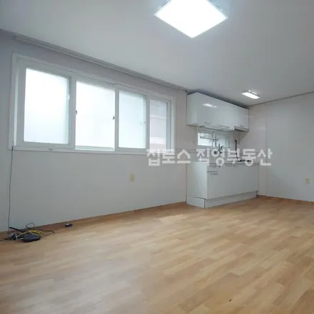 Rent this studio apartment on 서울특별시 마포구 서교동 404-23