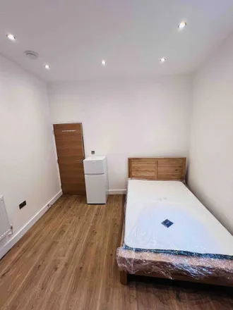 Image 2 - RBS, Castle Street, Luton, LU1 3AA, United Kingdom - Apartment for rent