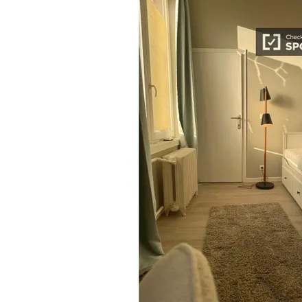 Rent this 3 bed room on Rue de l'Intendant - Opzichterstraat 169 in 1080 Molenbeek-Saint-Jean - Sint-Jans-Molenbeek, Belgium