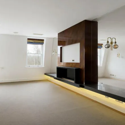 Buy this 3 bed house on 10 Cadogan Square in London, SW1X 0JU