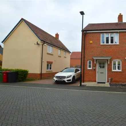 Buy this 2 bed duplex on Boundary Drive in Wexham Court, SL2 4FQ
