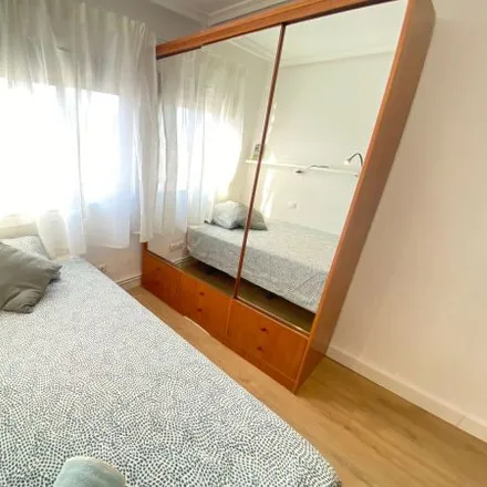 Rent this 2 bed room on Madrid in Calle Benalmádena, 1