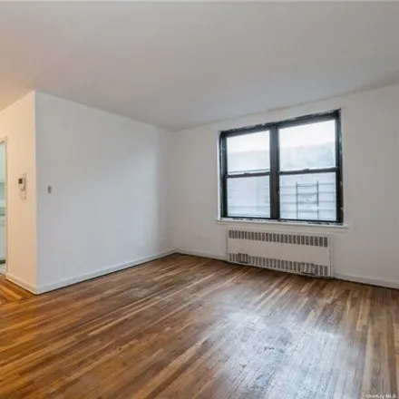 Image 3 - 113-15 34th Avenue, New York, NY 11368, USA - Apartment for sale