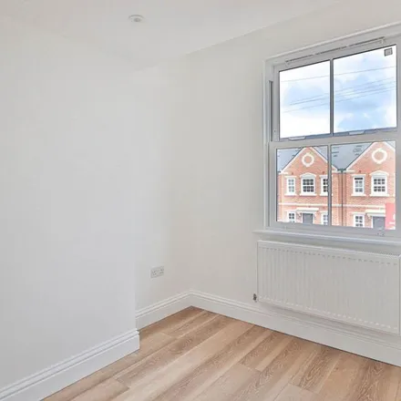 Image 5 - Cleveland Road, London, KT3 3QQ, United Kingdom - Townhouse for rent