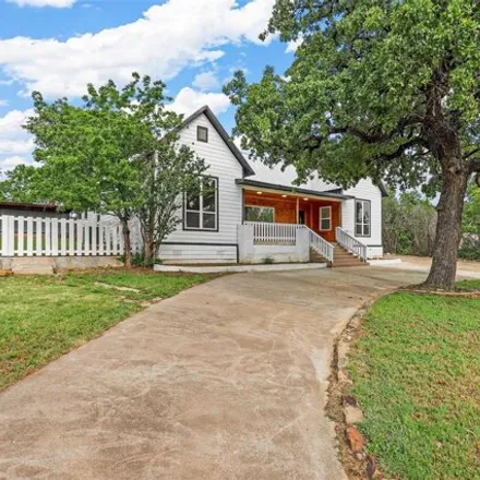 Image 3 - 636 Southwest 3rd Street, Mineral Wells, TX 76067, USA - House for sale