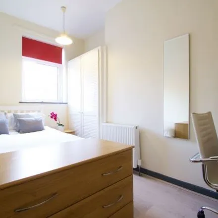 Rent this 5 bed apartment on Dunkirk Primary and Nursery School in Lenton Boulevard, Nottingham