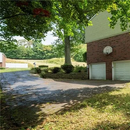 Image 3 - 439 Old Hickory Drive, Penn Hills, PA 15235, USA - House for sale