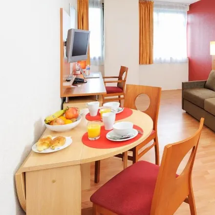 Rent this 2 bed apartment on 23 Rue de Châtillon in 35000 Rennes, France