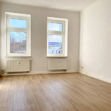 Rent this 4 bed apartment on Limbacher Straße 286 in 09116 Chemnitz, Germany