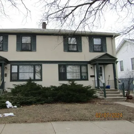 Buy this studio house on 428 South Madison Street in Green Bay, WI 54301