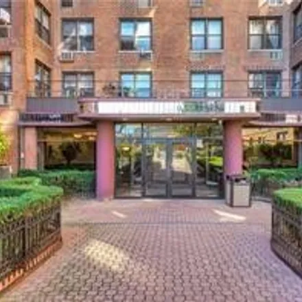 Image 1 - 2546 East 13th Street, New York, NY 11235, USA - Condo for sale