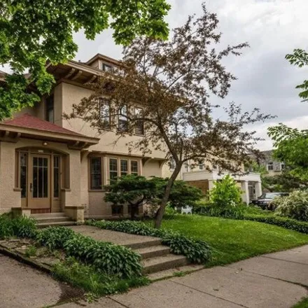 Image 2 - East Kenilworth Place, Milwaukee, WI 53202, USA - House for rent