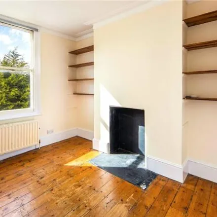 Image 5 - 13 Lockhart Street, Bromley-by-Bow, London, E3 4BL, United Kingdom - Townhouse for rent