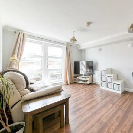 Image 2 - Edison Court, 2a Campbell Road, London, CR0 2SQ, United Kingdom - Apartment for sale