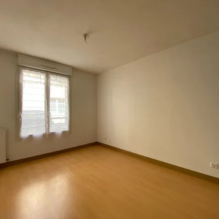 Rent this 3 bed apartment on 11 Rue du Groupe Bleu et Jonquille in 51000 Châlons-en-Champagne, France