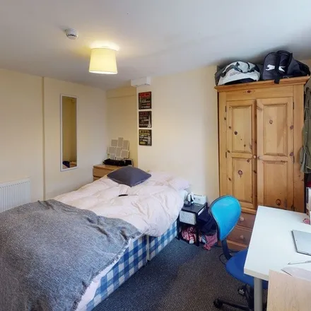 Rent this 1 bed apartment on Cliff Mount in Leeds, LS6 2HP