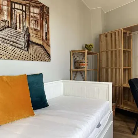 Rent this 5 bed apartment on Rue Haeck - Haeckstraat 65 in 1080 Molenbeek-Saint-Jean - Sint-Jans-Molenbeek, Belgium