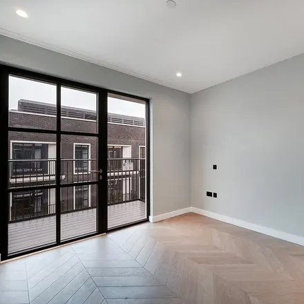 Image 3 - Cleveland Hair, 78 Cleveland Street, London, W1T 6HW, United Kingdom - Apartment for rent