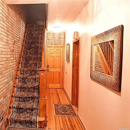 Image 5 - 78-34 73rd Place, New York, NY 11385, USA - House for sale