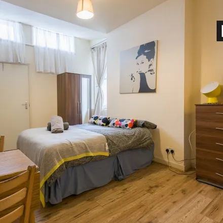 Rent this studio apartment on Solidary House in Park Avenue, Willesden Green