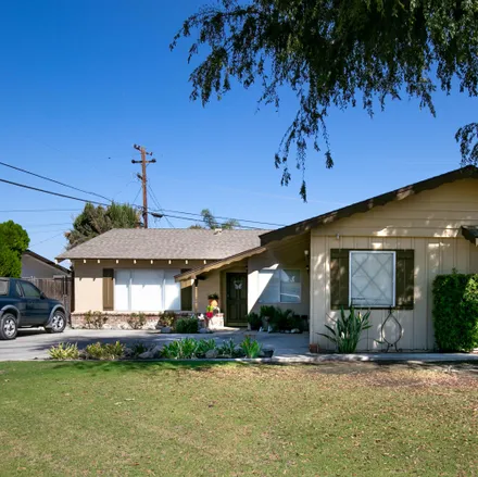 Buy this 3 bed house on 2404 Dayton Avenue in Bakersfield, CA 93304