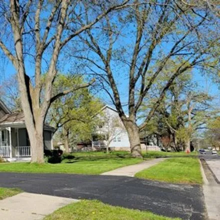 Buy this 2 bed house on 322 West Greenwood Avenue in Woodstock, IL 60098