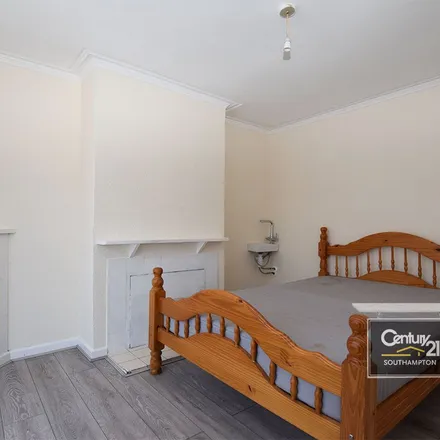 Rent this 3 bed apartment on Element Hairdressers in 282 Portswood Road, Southampton