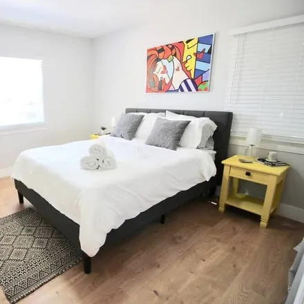 Rent this 2 bed house on Los Angeles in CA, 91601