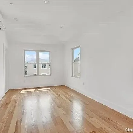 Image 5 - 1372 East 92nd Street, New York, NY 11236, USA - House for rent