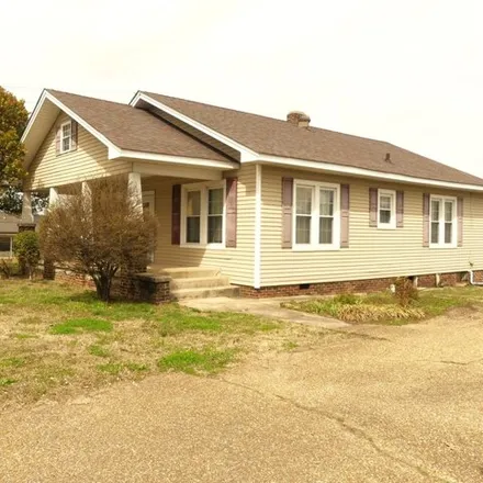Buy this 3 bed house on 2 Madison Avenue in Lexington, TN 38351