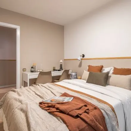 Rent this 2 bed room on Ping Ping in Avinguda de la Mare de Déu de Montserrat, 08001 Barcelona