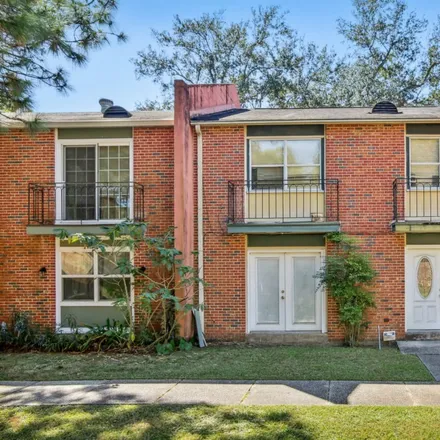 Image 2 - 7700 Seabrook Place, New Orleans, LA 70126, USA - Townhouse for sale
