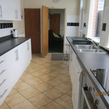 Rent this 6 bed apartment on 94 Warwards Lane in Stirchley, B29 7RD