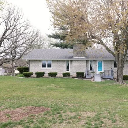 Buy this 3 bed house on 930 North Pine Street in Marshfield, MO 65706